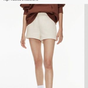 ARITZIA! TNA PERFECT HIGH RISE 3” SWEATSHORT (XXS)